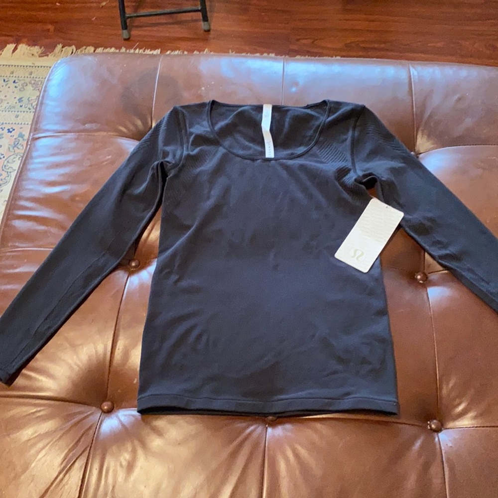 Lululemon Athletica stretch long sleeve! 💜 New